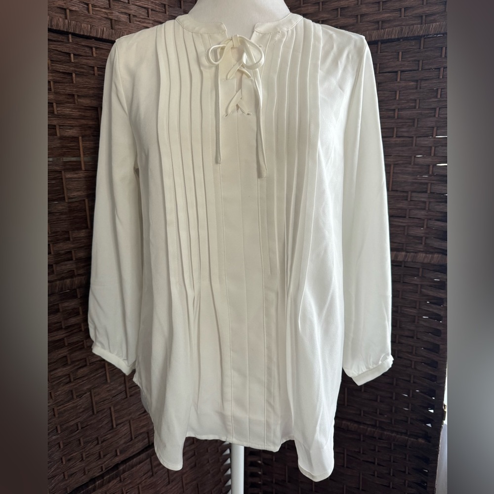 Bass XS white professional loose shirt. Size XS